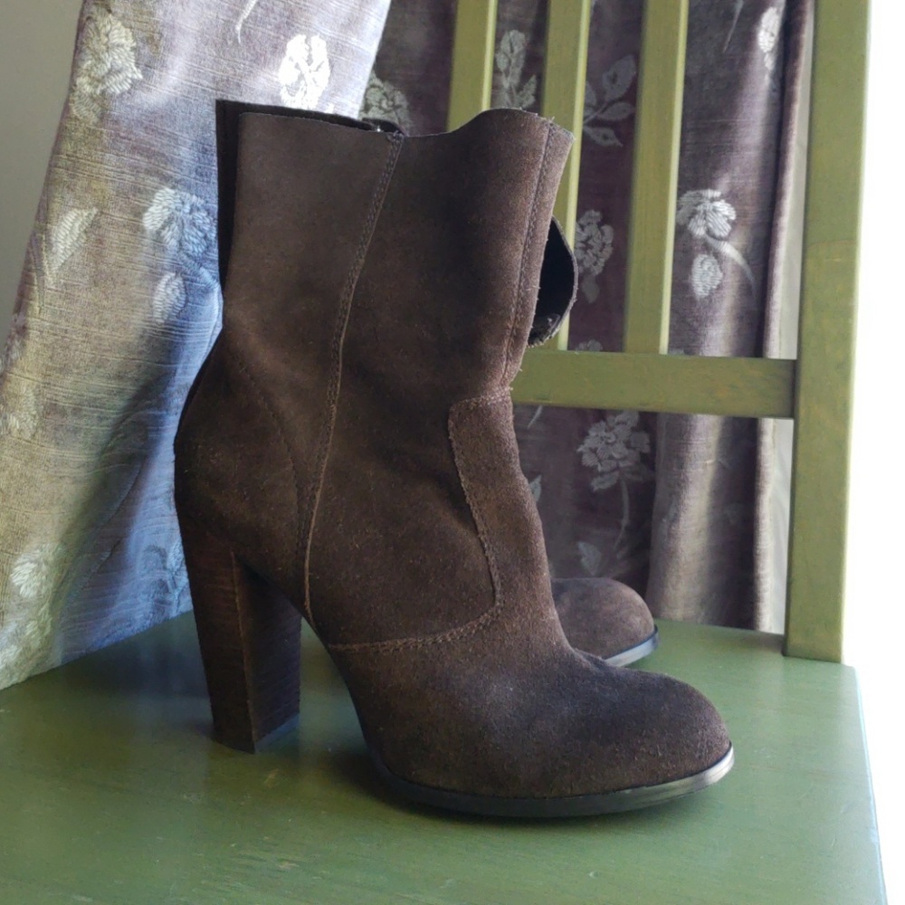 No 704b Edda Brown Suede Booties 38-7.5